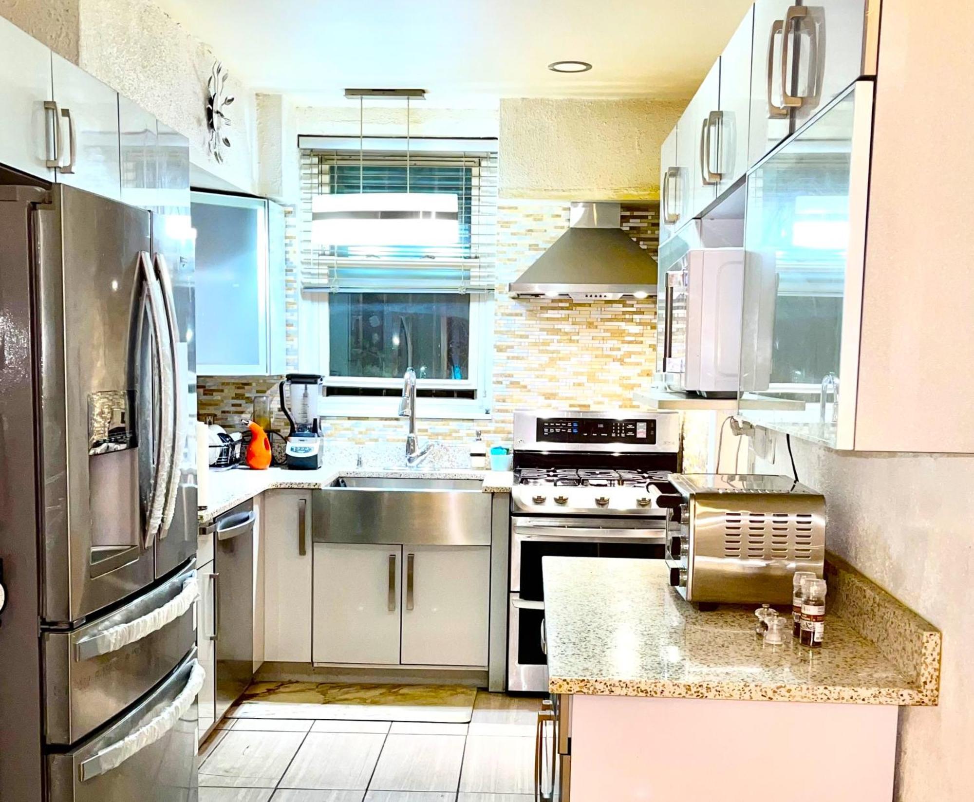Lga Airport 3 Mins, 3 Bedroom Duplex House, Parking And Private Backyard, 9Mins Subway! Нью-Йорк Екстер'єр фото