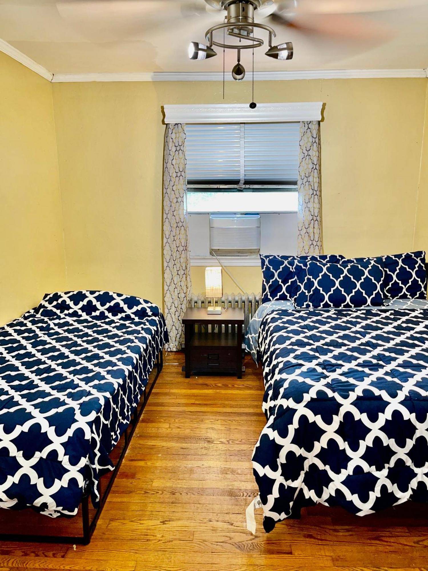 Lga Airport 3 Mins, 3 Bedroom Duplex House, Parking And Private Backyard, 9Mins Subway! Нью-Йорк Екстер'єр фото